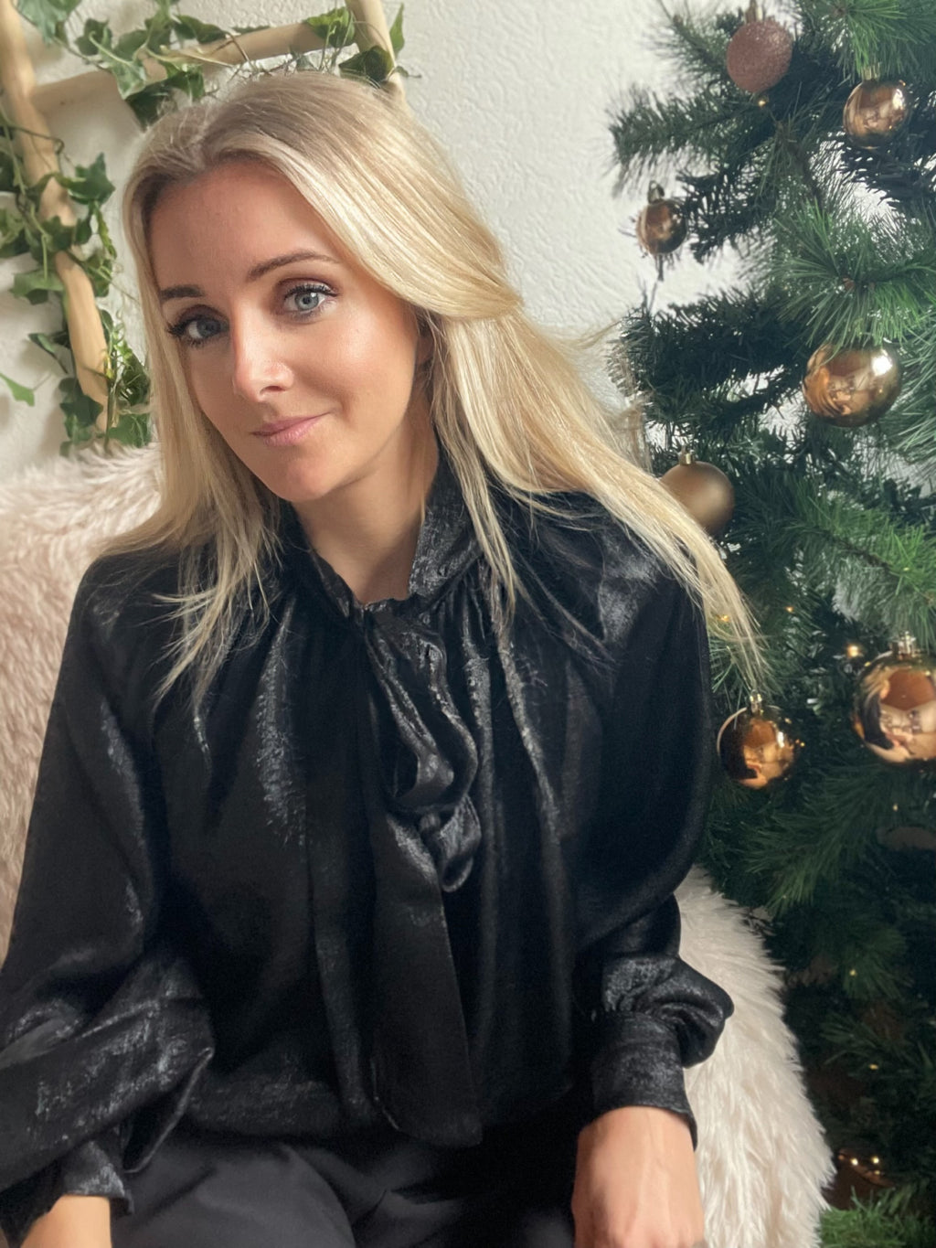 Elowyn Midnight Bow Blouse✨