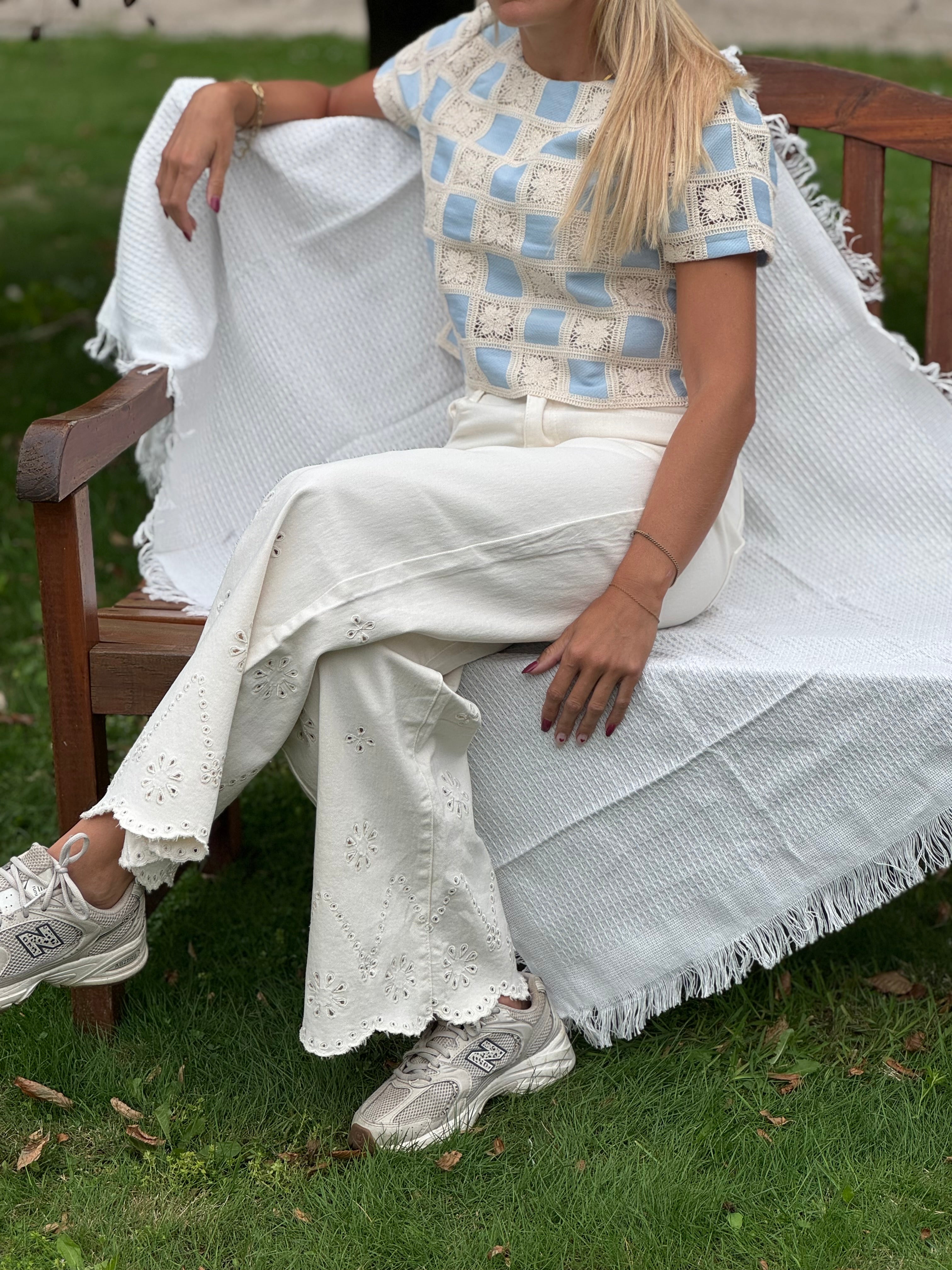 Wide Leg Broek met Broderie Details – Beige