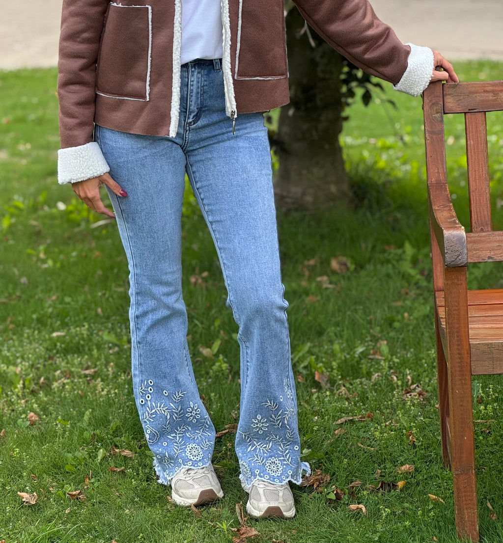 Uitlopende jeans met strass steentjes ✨