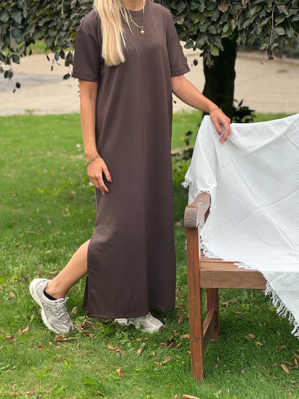 lang bruin kleed met split 