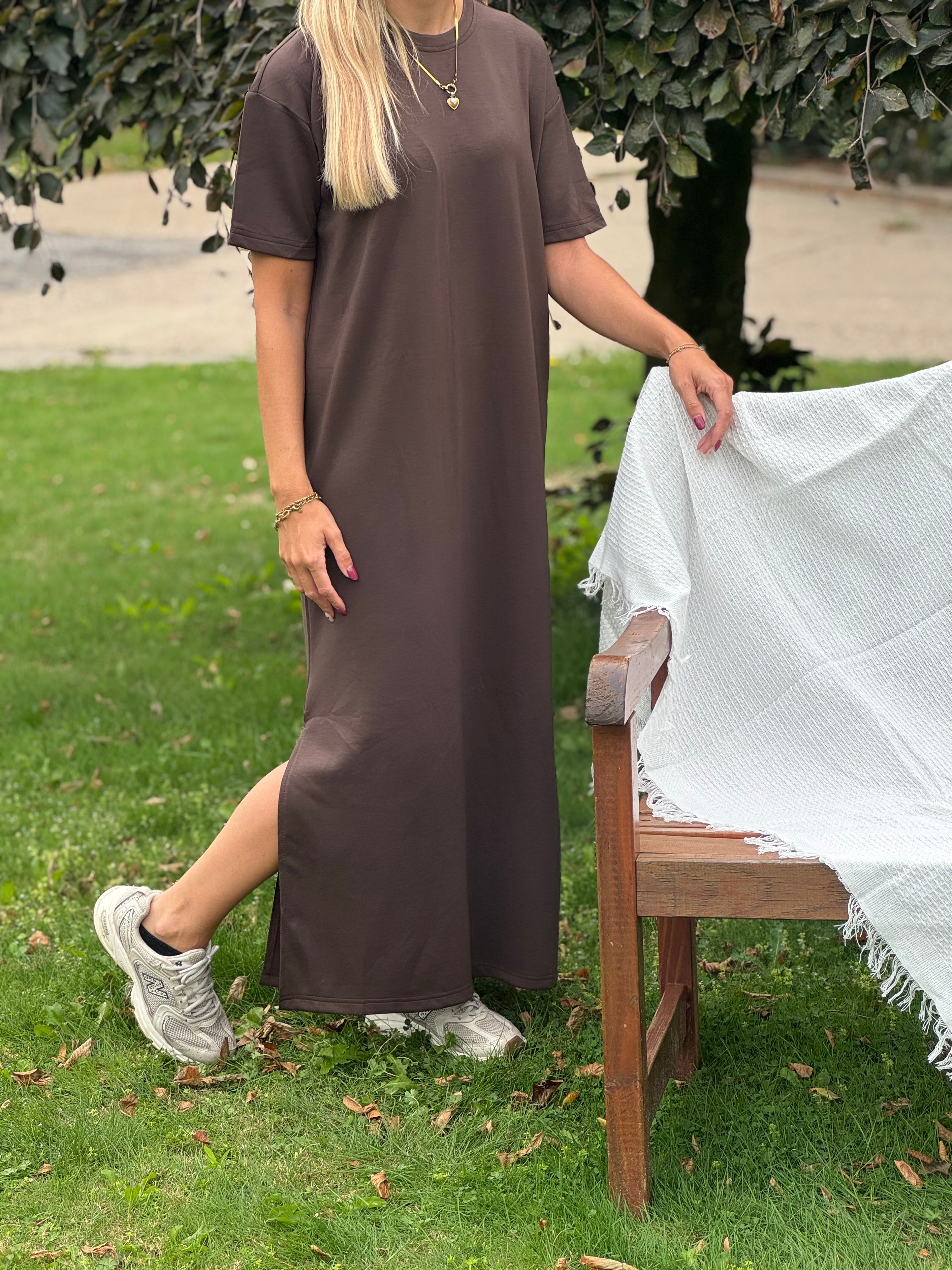 lang bruin kleed met split 