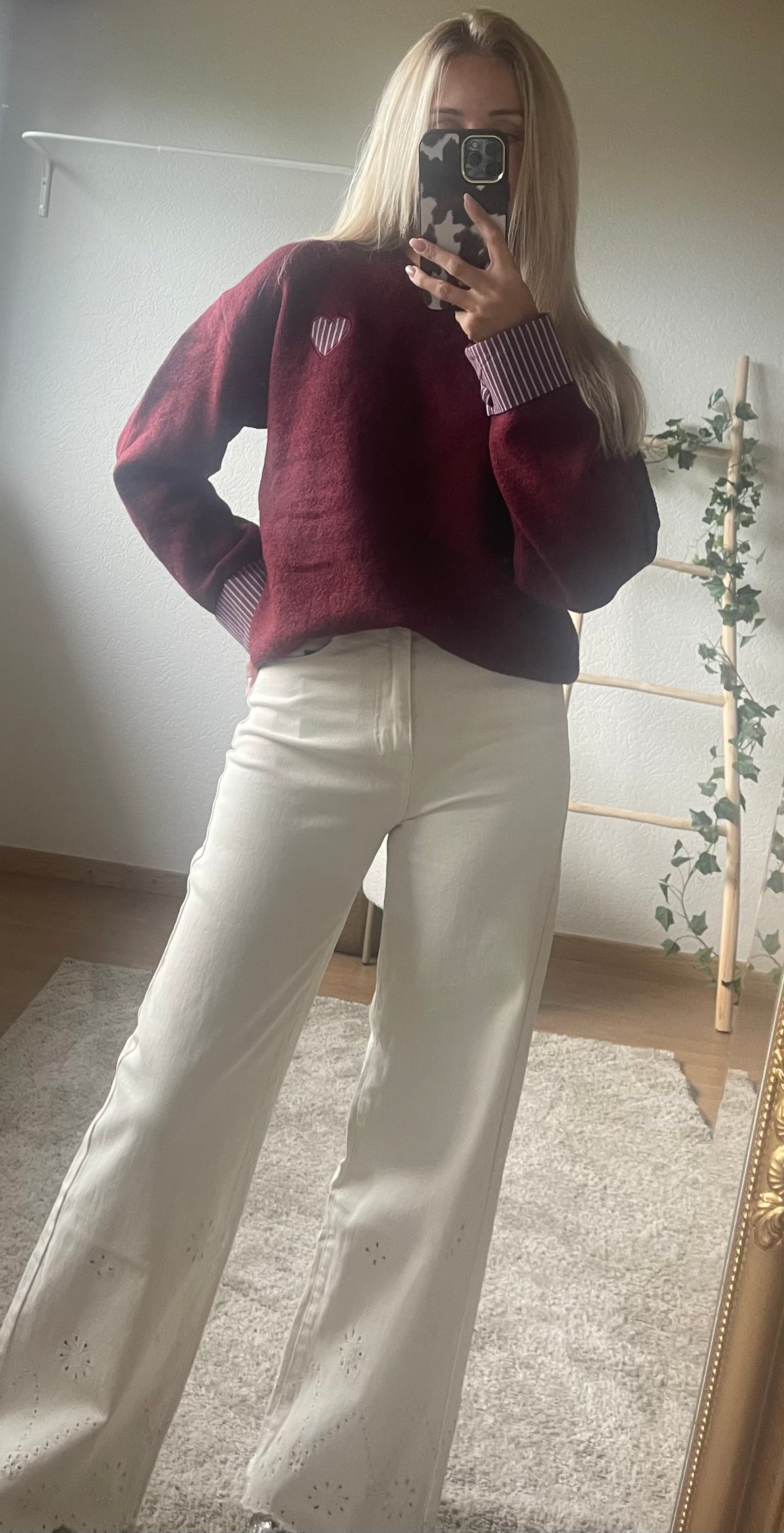 outfit inspo - trui hartje met streepjes - beige broek 